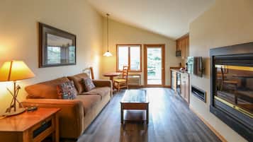 Deluxe Studio | Living area