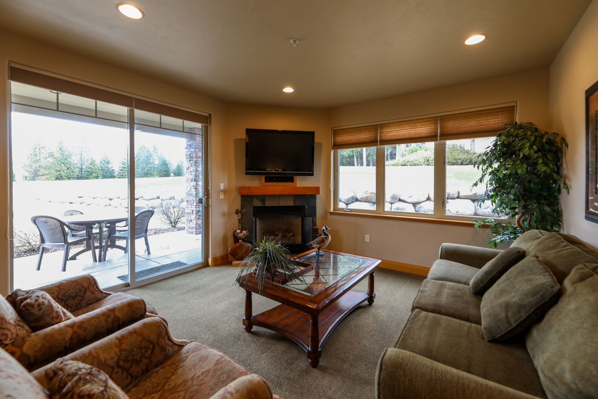 deluxe condo, 1 queen bed with sofa bed | terrace/patio