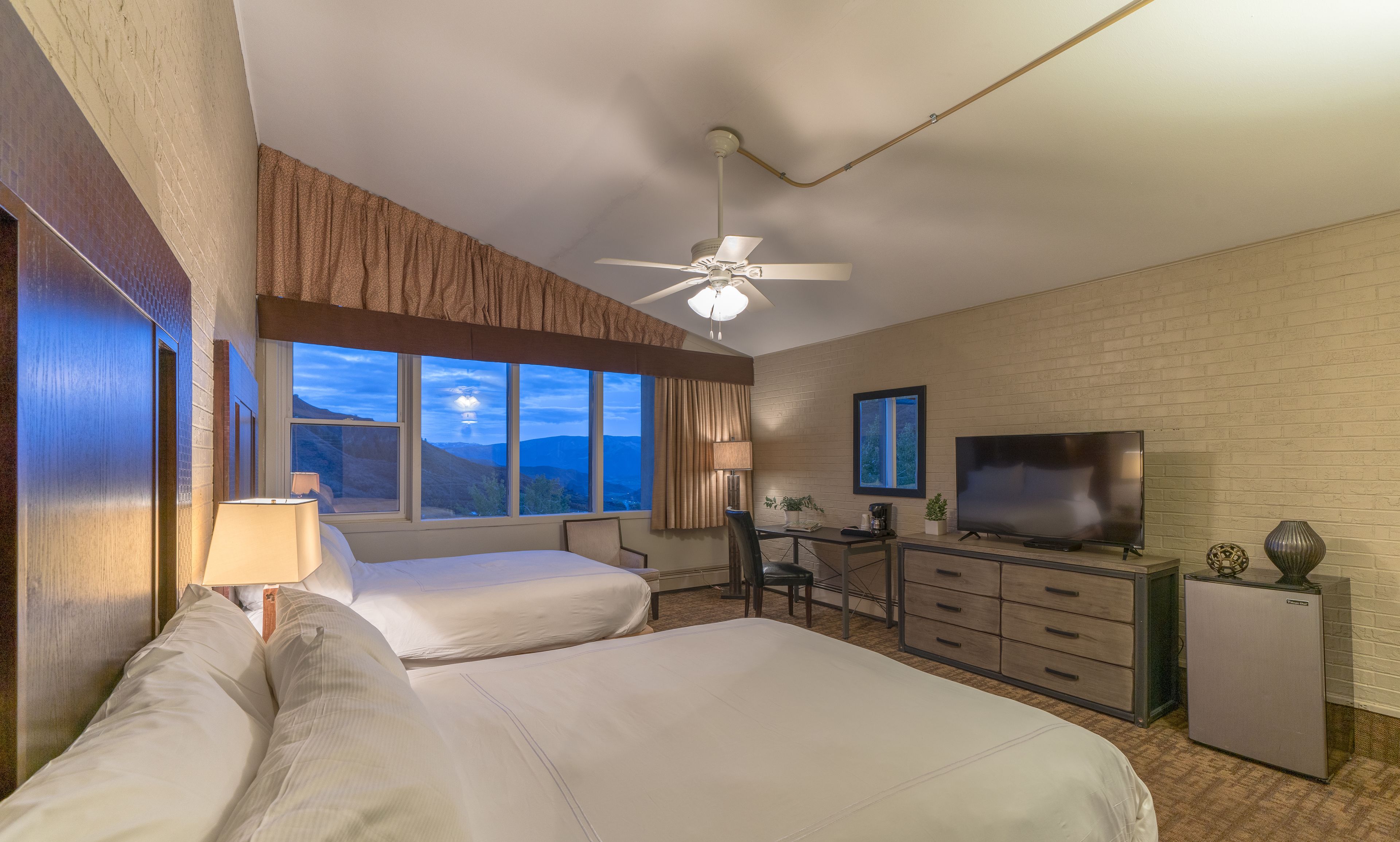 高级房, 2 张大床 | 客房内保险箱、办公桌、熨斗/熨衣板、免费婴儿床