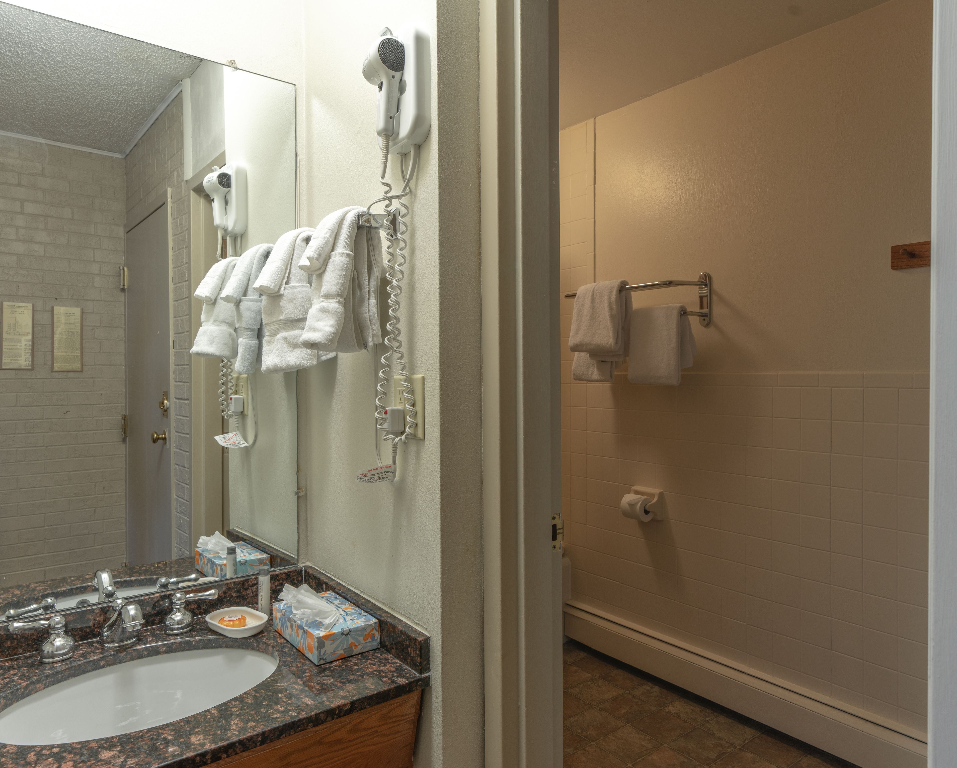 superior room, 1 king bed | bathroom | combined shower/bathtub, free toiletries, hair dryer, towels