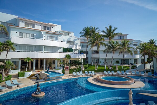 Outdoor pool, pool umbrellas, sun loungers
