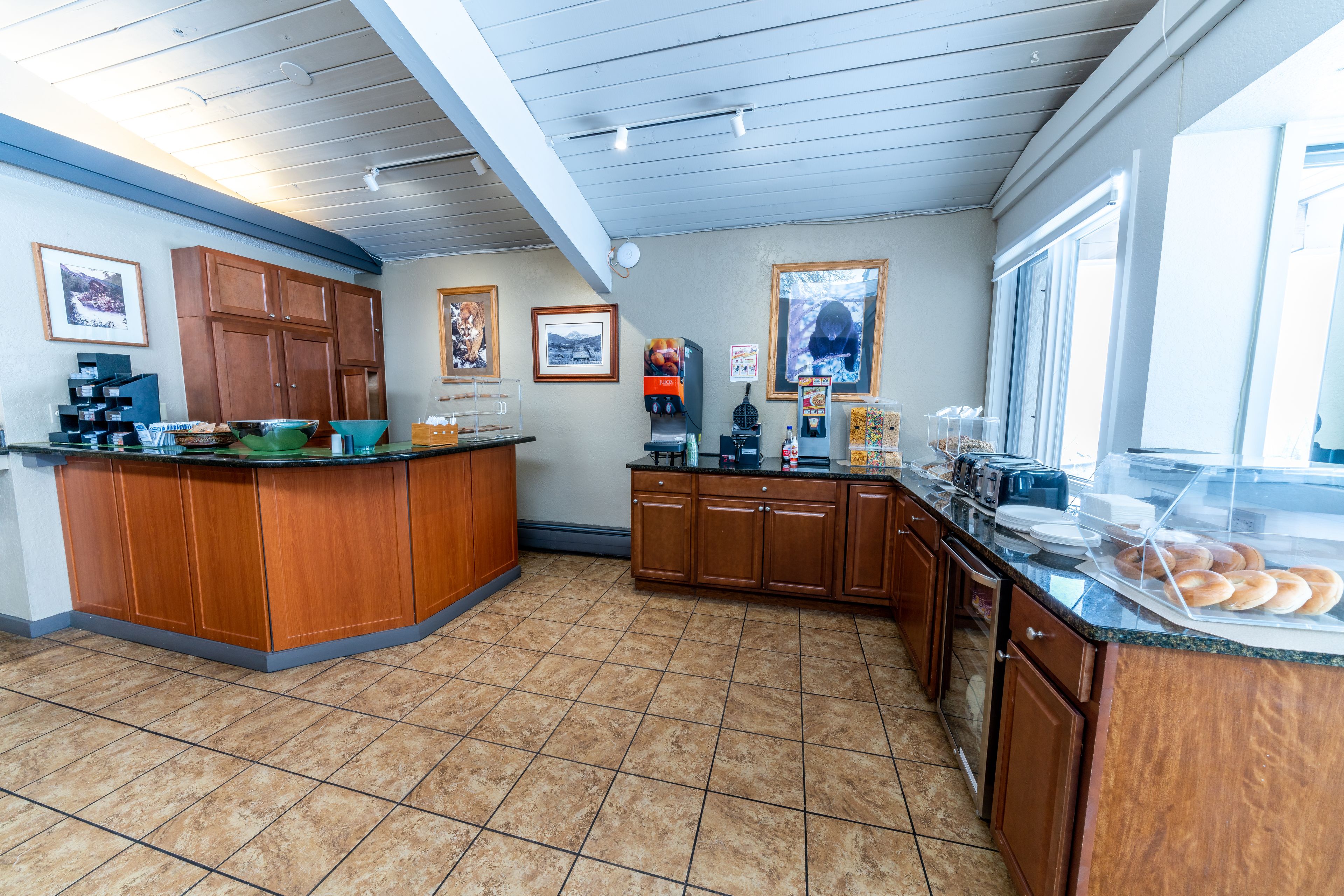 free daily continental breakfast