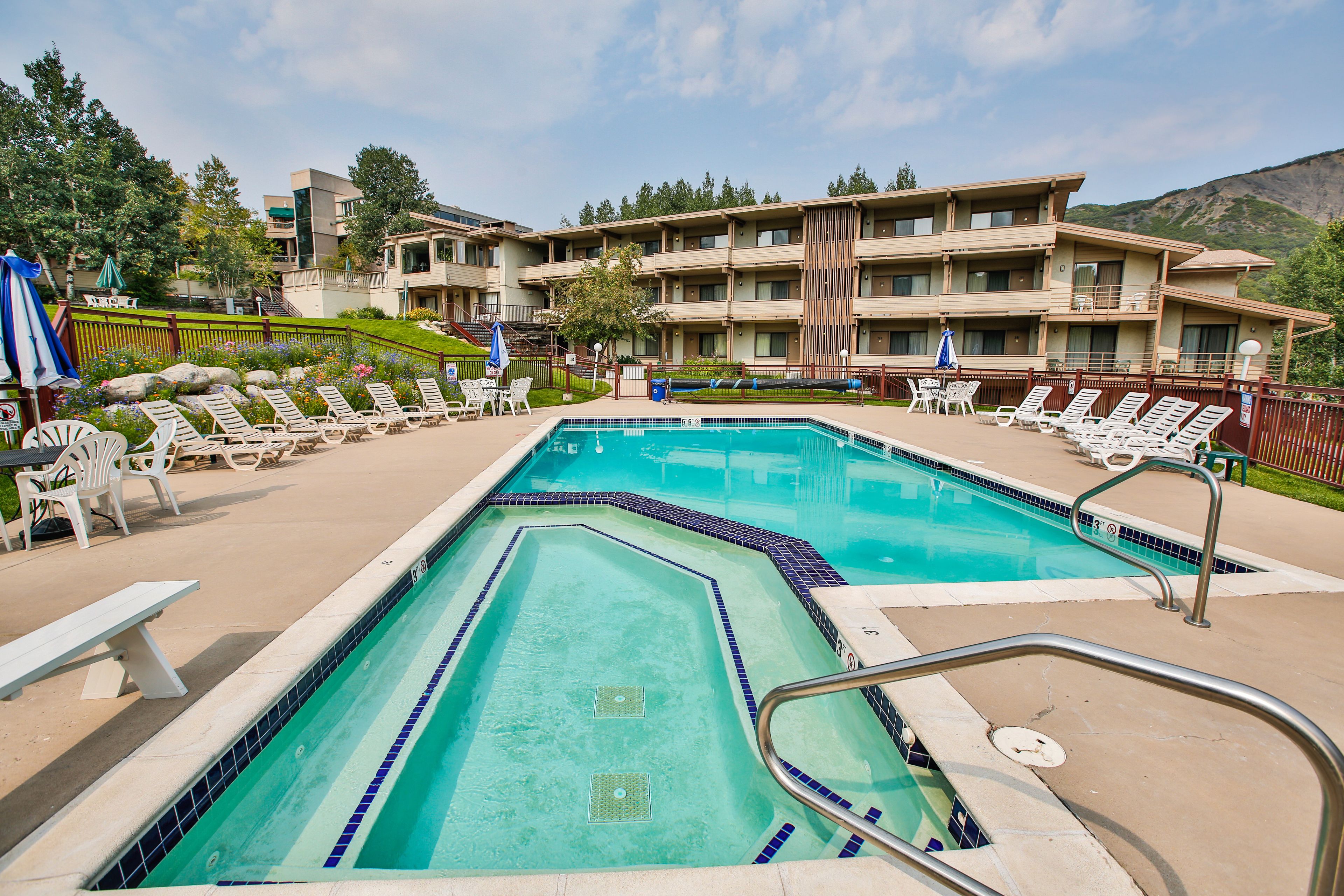 outdoor pool, open 3:00 pm to 9:00 pm, pool loungers