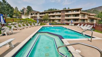 Outdoor pool, open 3:00 PM to 9:00 PM, sun loungers