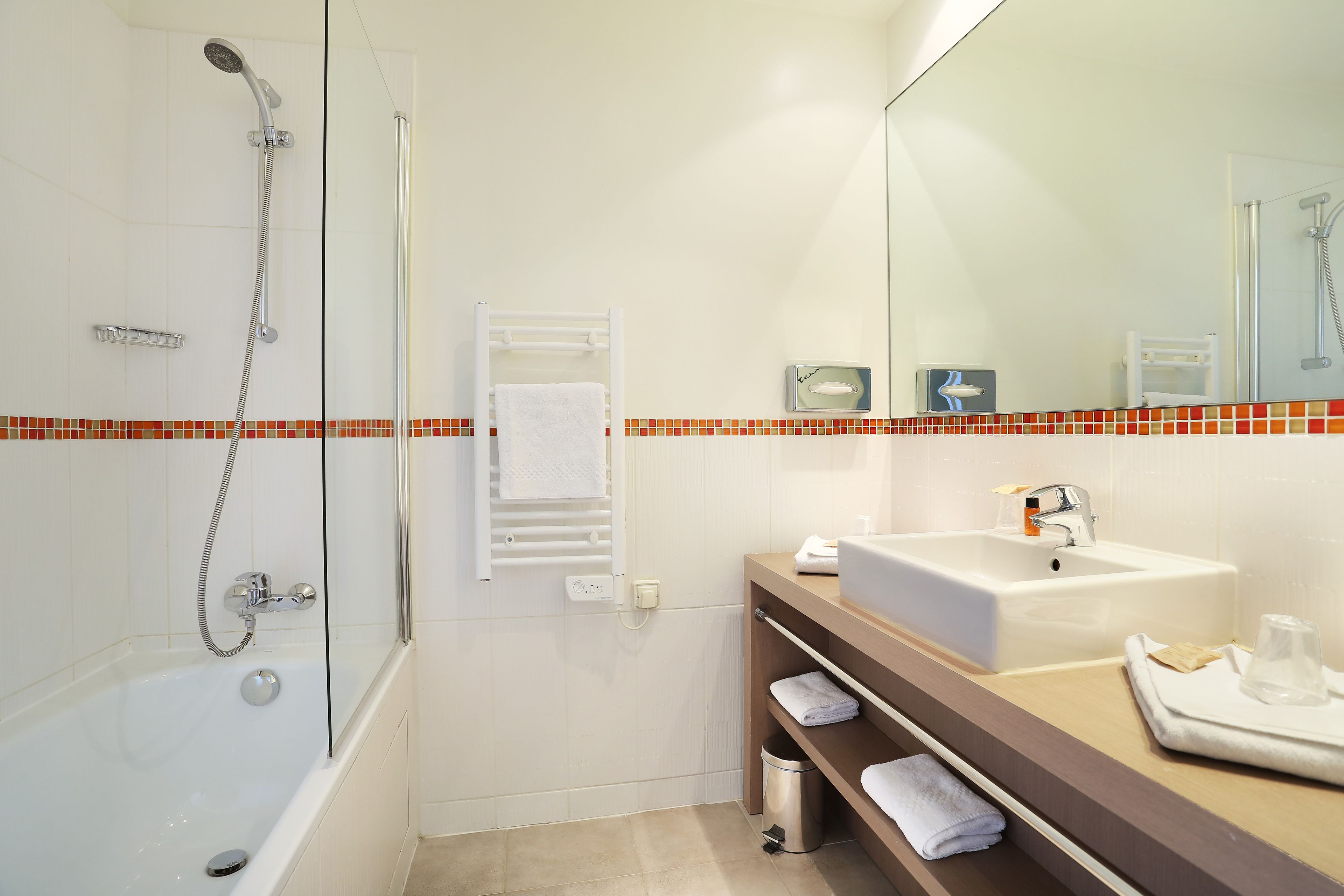 quadruple room | bathroom | free toiletries, hair dryer, towels