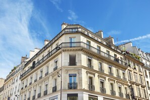 Chambre Standard avec lits jumeaux | Minibar, coffres-forts dans les chambres, bureau, chambres insonorisées