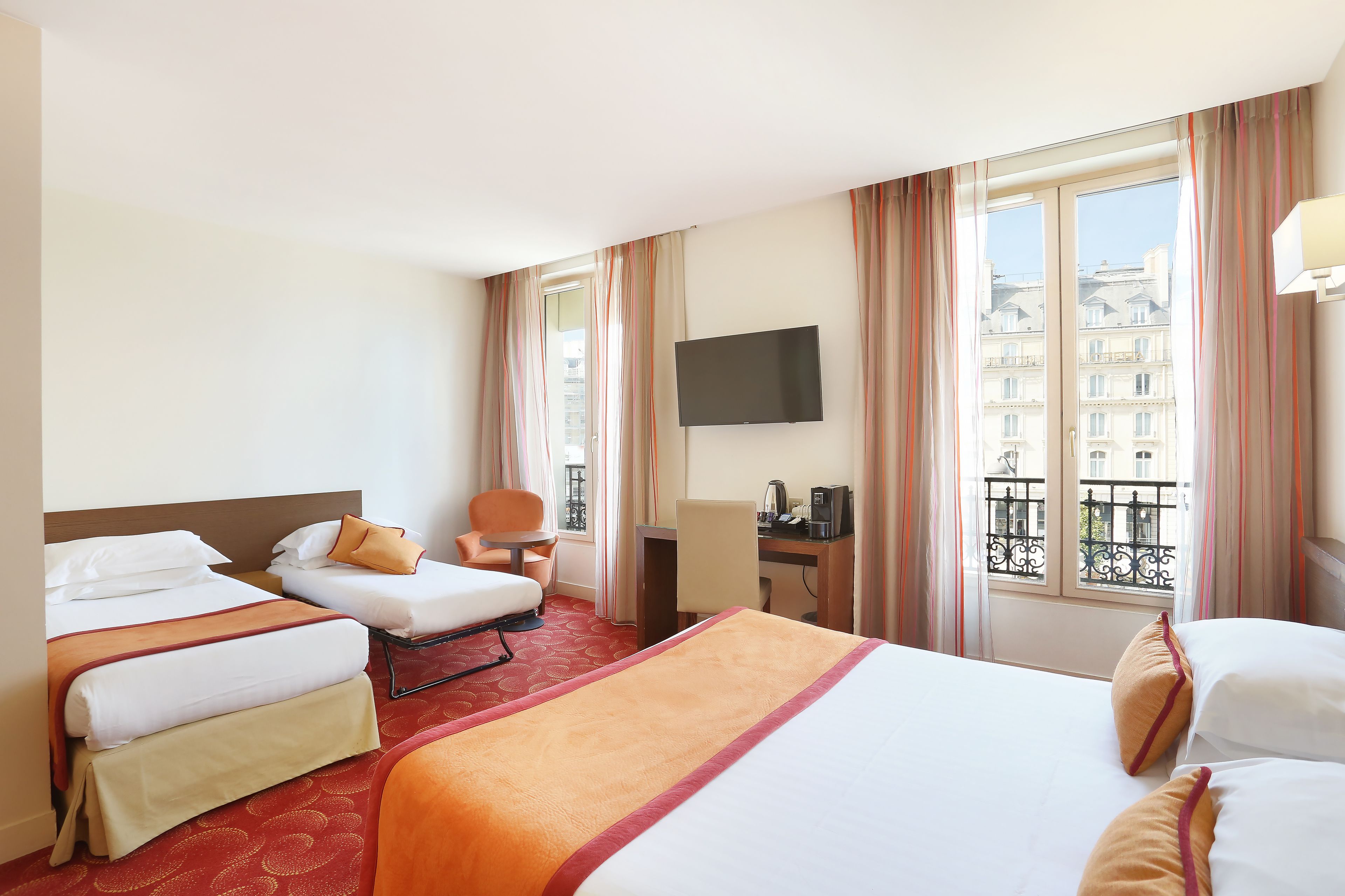 quadruple room | minibar, in-room safe, desk, soundproofing