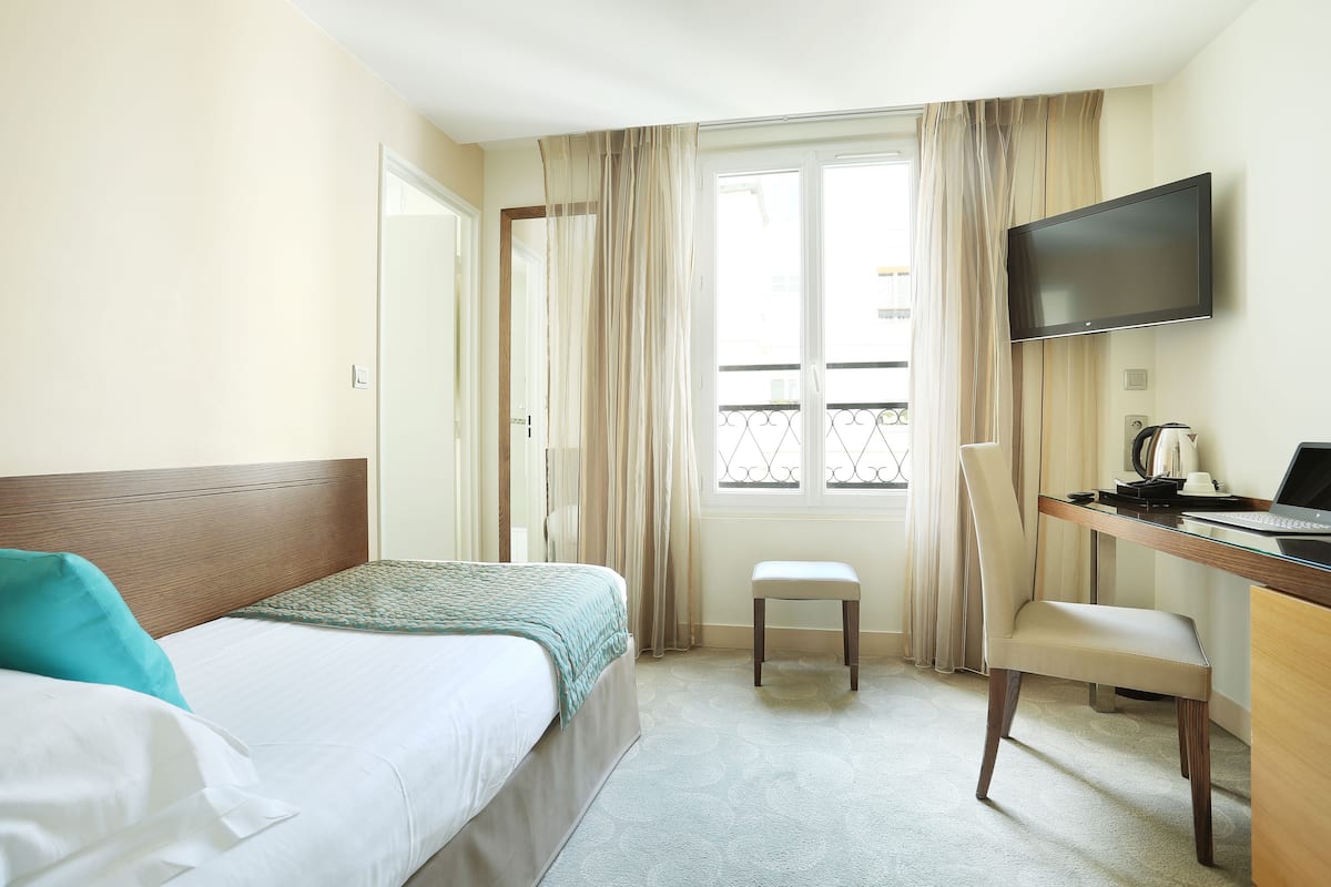 Minibar, in-room safe, desk, soundproofing