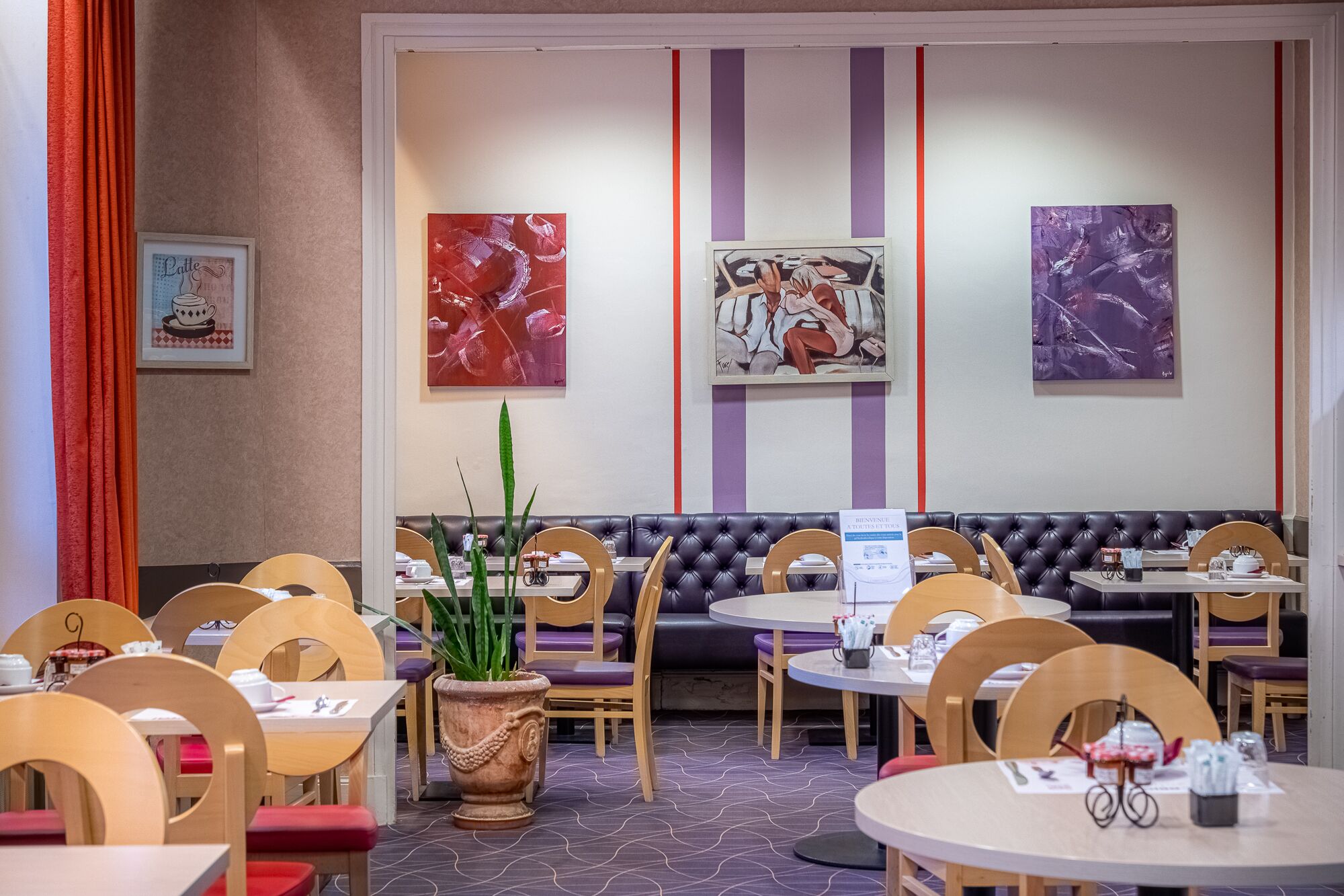 Petit déjeuner buffet (11.50 EUR par personne)