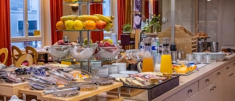 Daily buffet breakfast (EUR 10.9 per person)