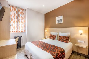 双人房 | 办公桌、遮光窗帘、隔音、免费 WiFi