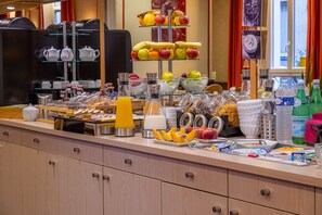 Daily buffet breakfast for a fee
