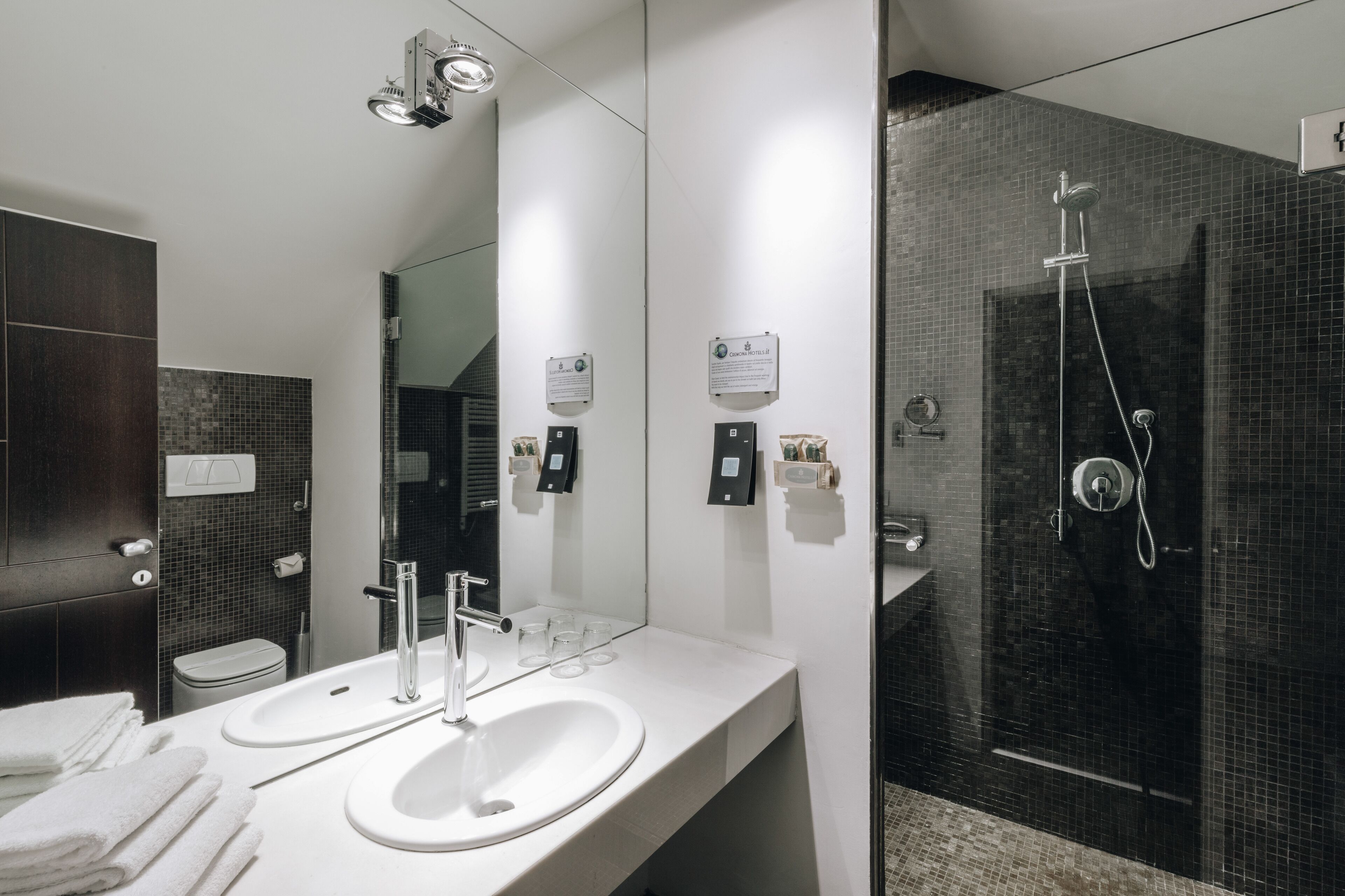 junior suite | bathroom | dressing gowns, slippers, towels