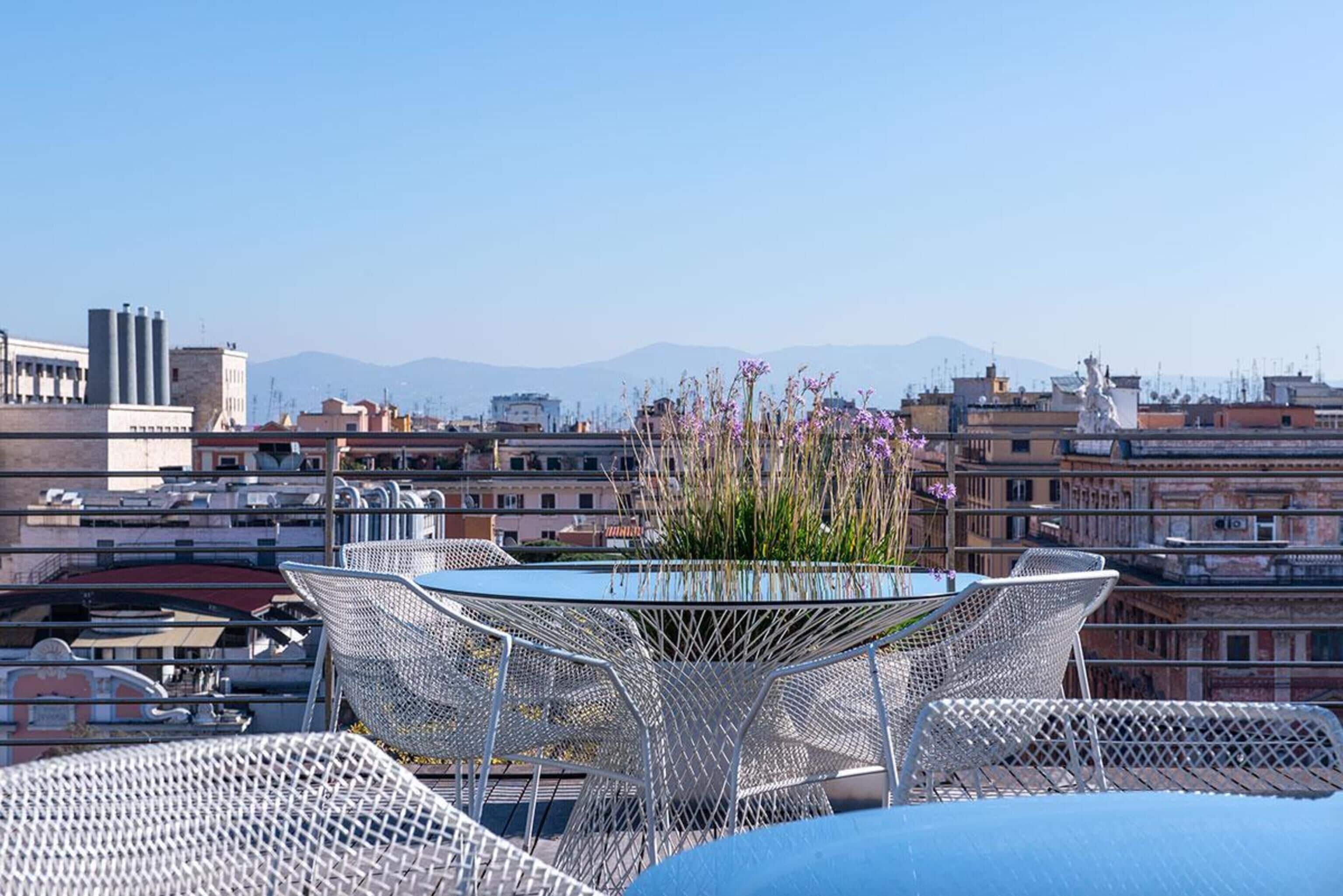 2 restauranter, frokost, lunsj og middag serveres, middelhavsretter