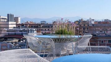 2 restauranter, frokost, lunsj og middag serveres, middelhavsretter