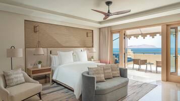 Premier Suite (King) | Minibar, in-room safe, desk, blackout curtains