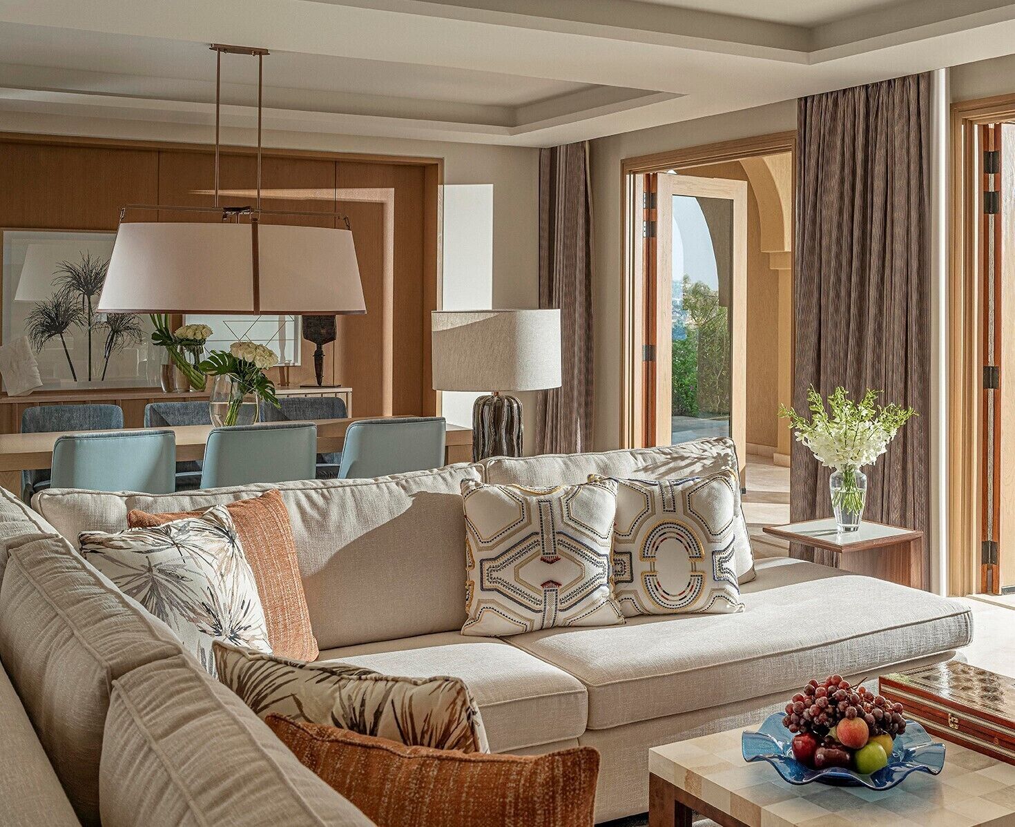 56-Zoll-LED-Fernseher mit Satellitenempfang, Fernseher, DVD-Player