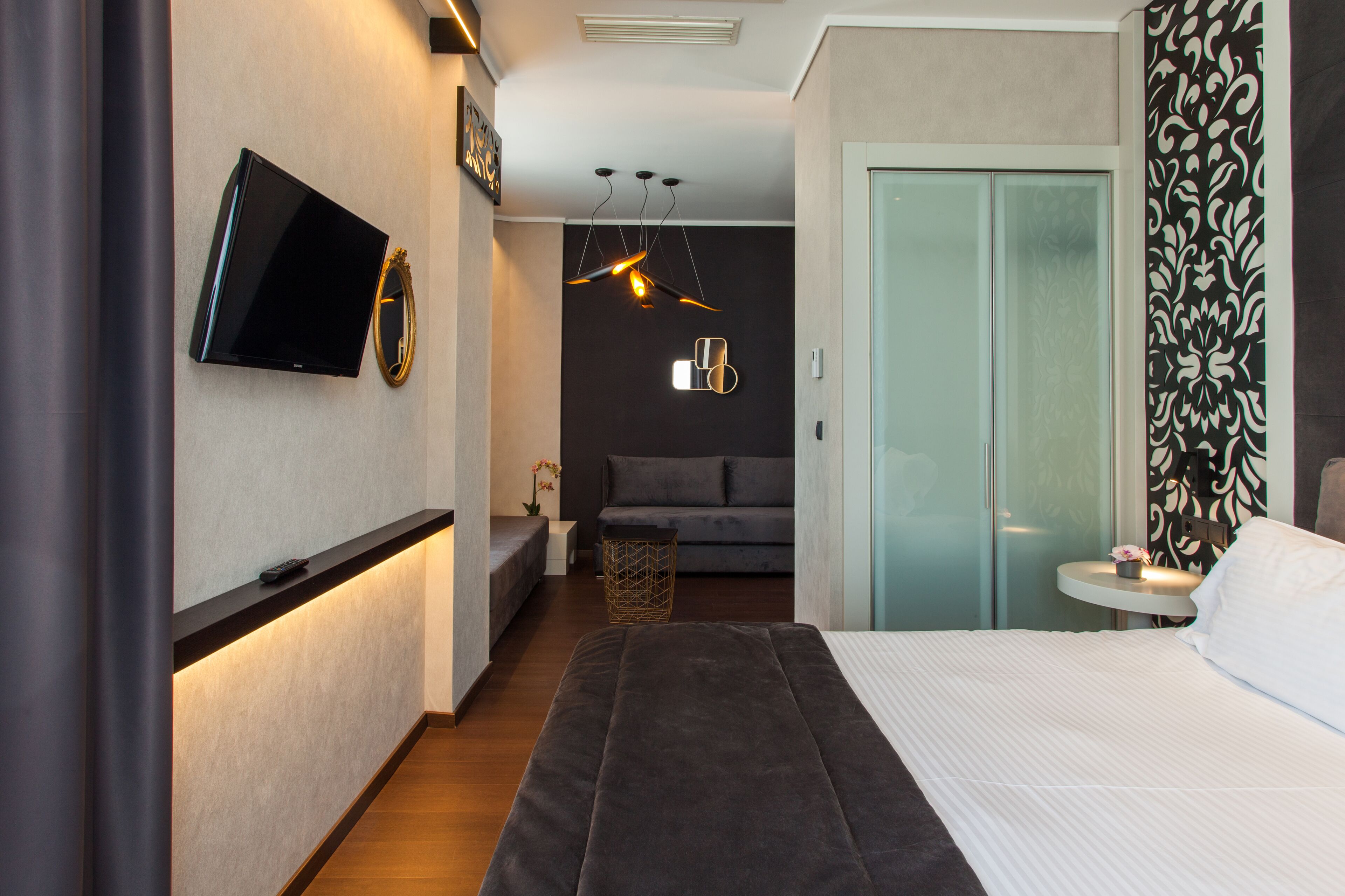 Luxe beddengoed, een minibar, een kluis op de kamer, een bureau