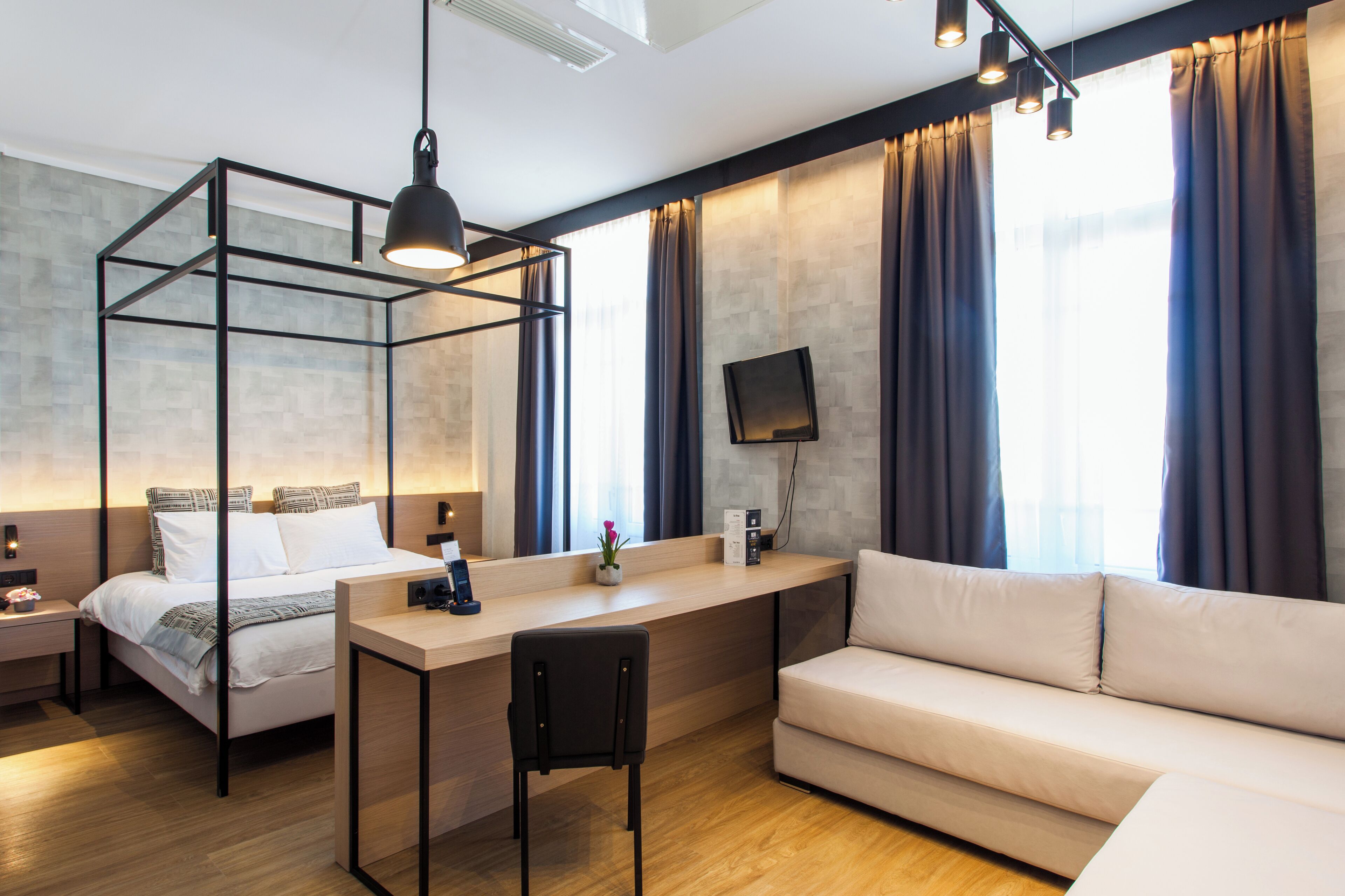 Luxe beddengoed, een minibar, een kluis op de kamer, een bureau