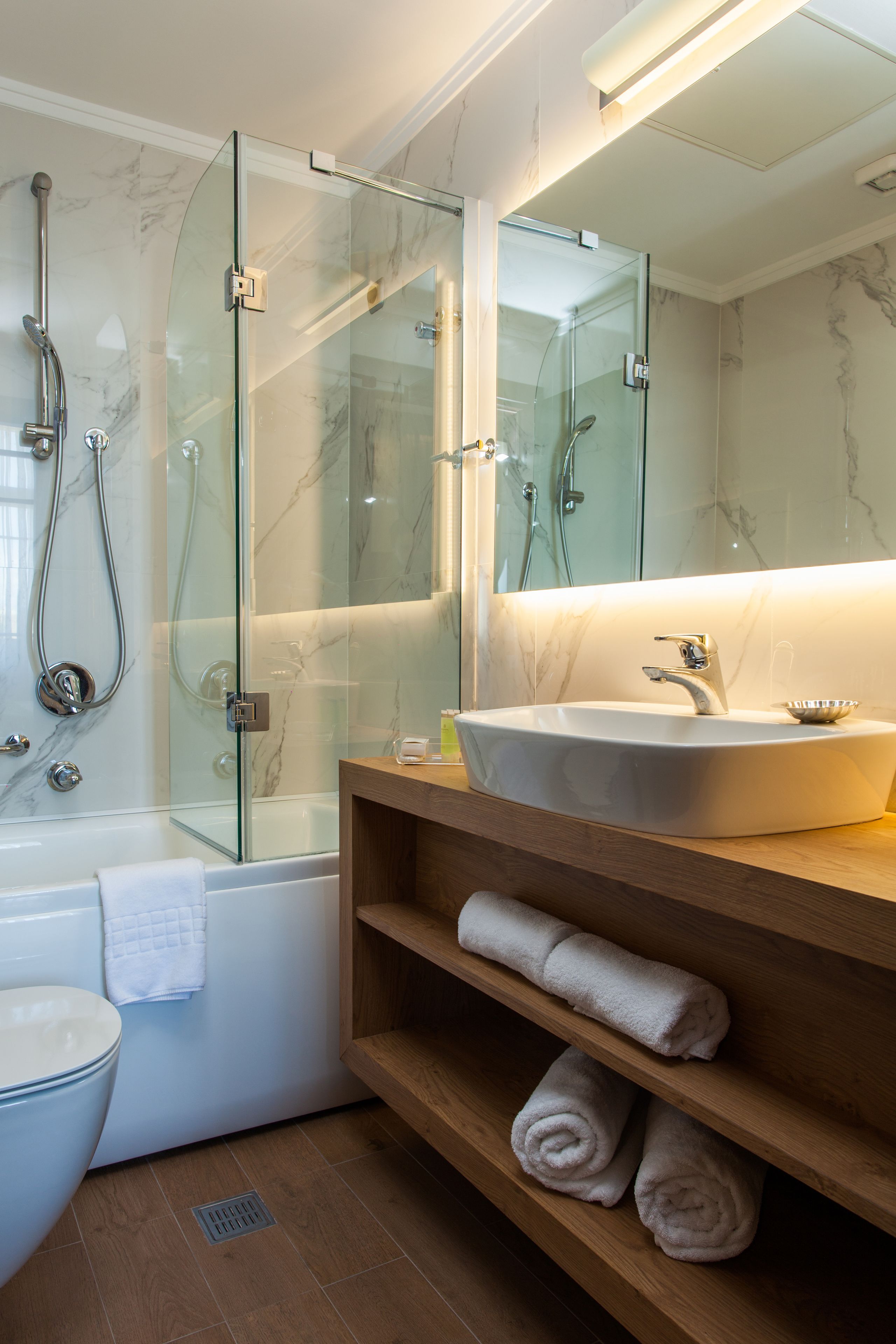 superior double room | bathroom | free toiletries, hair dryer, towels