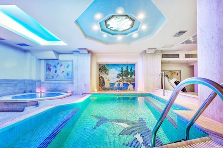 Piscina interna. Egnatia Palace Hotel & Spa