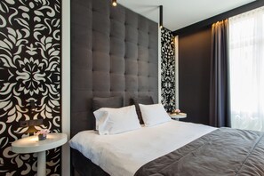 Junior suite | Luxe beddengoed, een minibar, een kluis op de kamer, een bureau