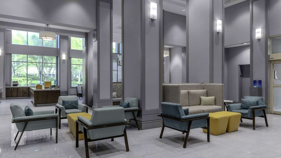 Hampton Inn & Suites Arlington Crystal City DCA