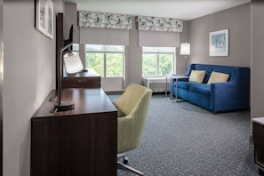 Suite, 1 chambre | Coffres-forts dans les chambres, bureau