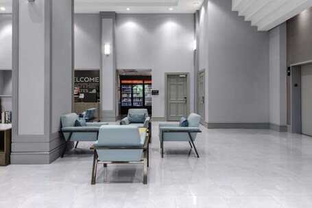 Hampton Inn Suites Arlington Crystal City DCA - Image 32
