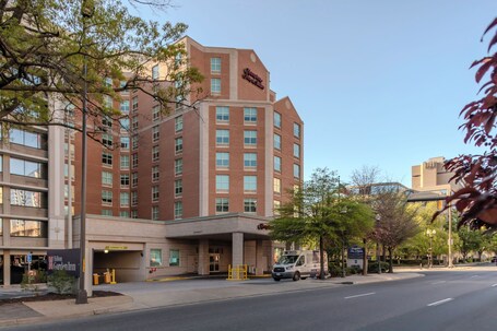 Hampton Inn Suites Arlington Crystal City DCA - Image 16