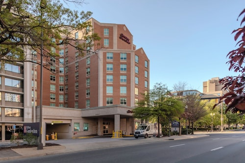 Hampton Inn & Suites Arlington Crystal City DCA