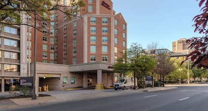 Hampton Inn & Suites Arlington Crystal City DCA