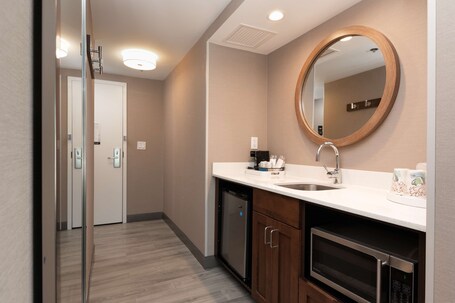 Hampton Inn Suites Arlington Crystal City DCA - Image 37