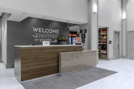 Hampton Inn Suites Arlington Crystal City DCA - Image 9