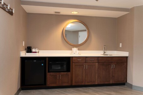 Hampton Inn Suites Arlington Crystal City DCA - Image 35