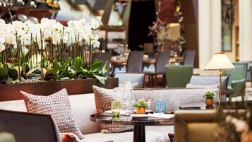 Dagelijks ontbijtbuffet (EUR 60 per persoon)