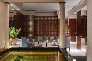 Indoor spa tub