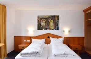Cofres nos quartos, quartos à prova de som, Wi-Fi de cortesia