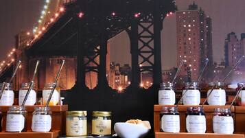 Desayuno buffet diario (EUR 8.99 por persona)