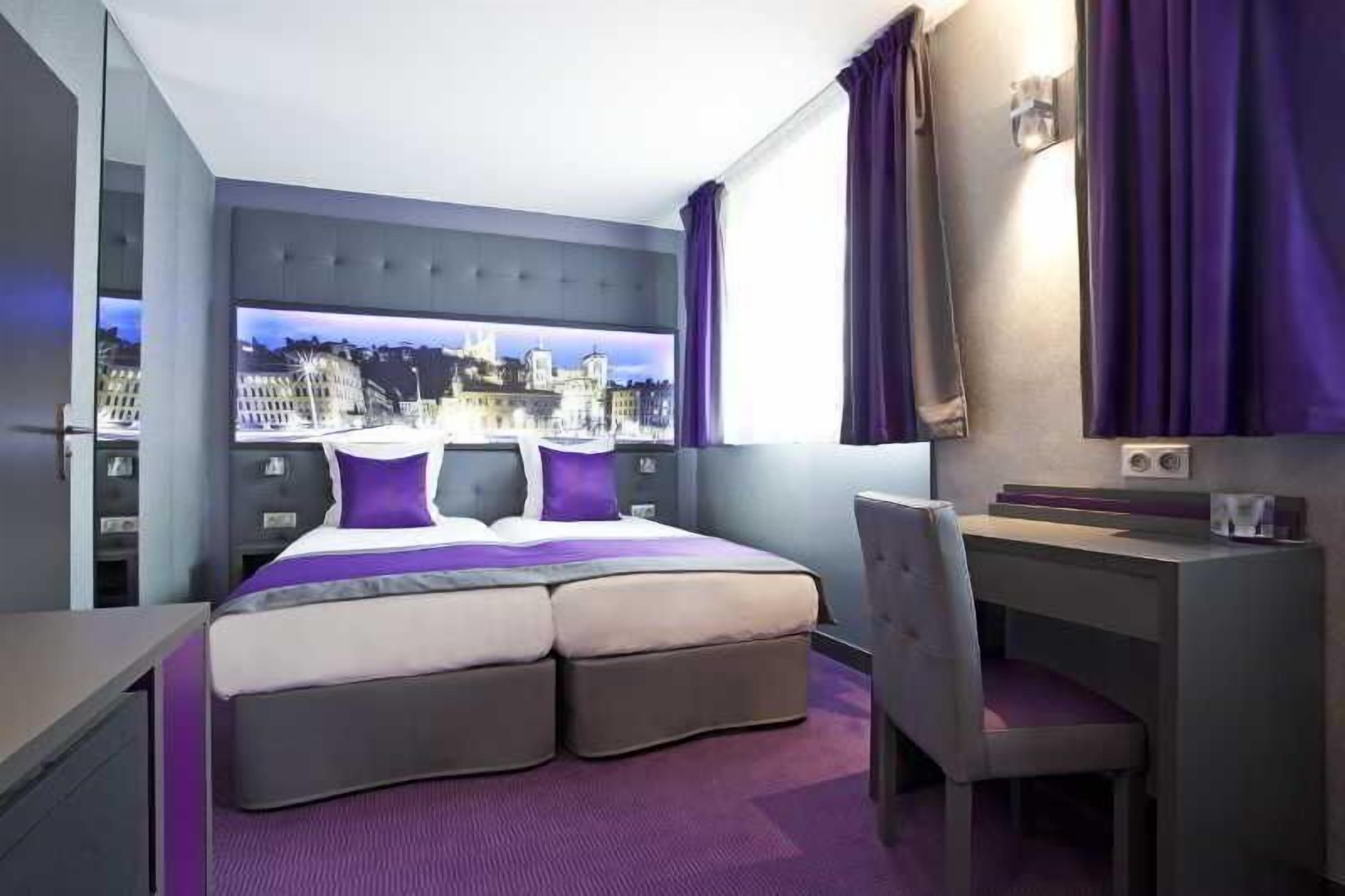 In-room safe, desk, soundproofing, WiFi (free)