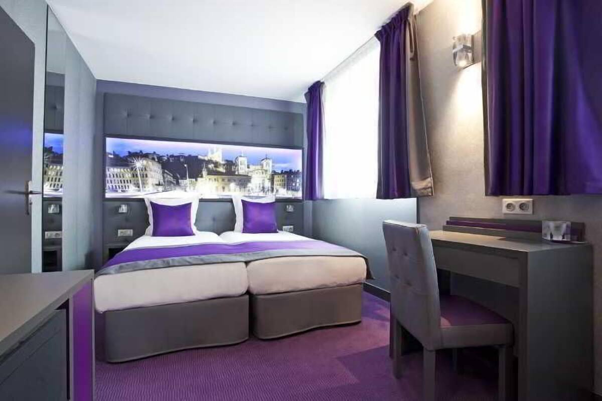 In-room safe, desk, soundproofing, free WiFi