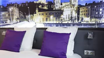 Classic Double or Twin Room | In-room safe, desk, soundproofing, free WiFi