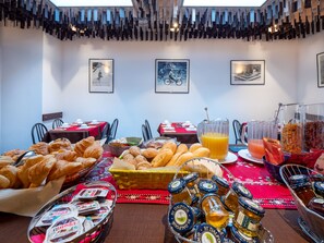 Buffet déjeuner servi tous les jours en supplément