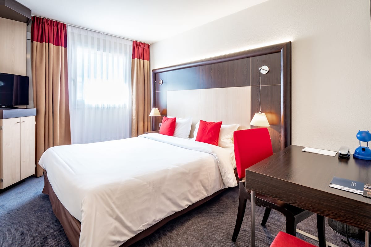 Premium bedding, minibar, in-room safe, desk