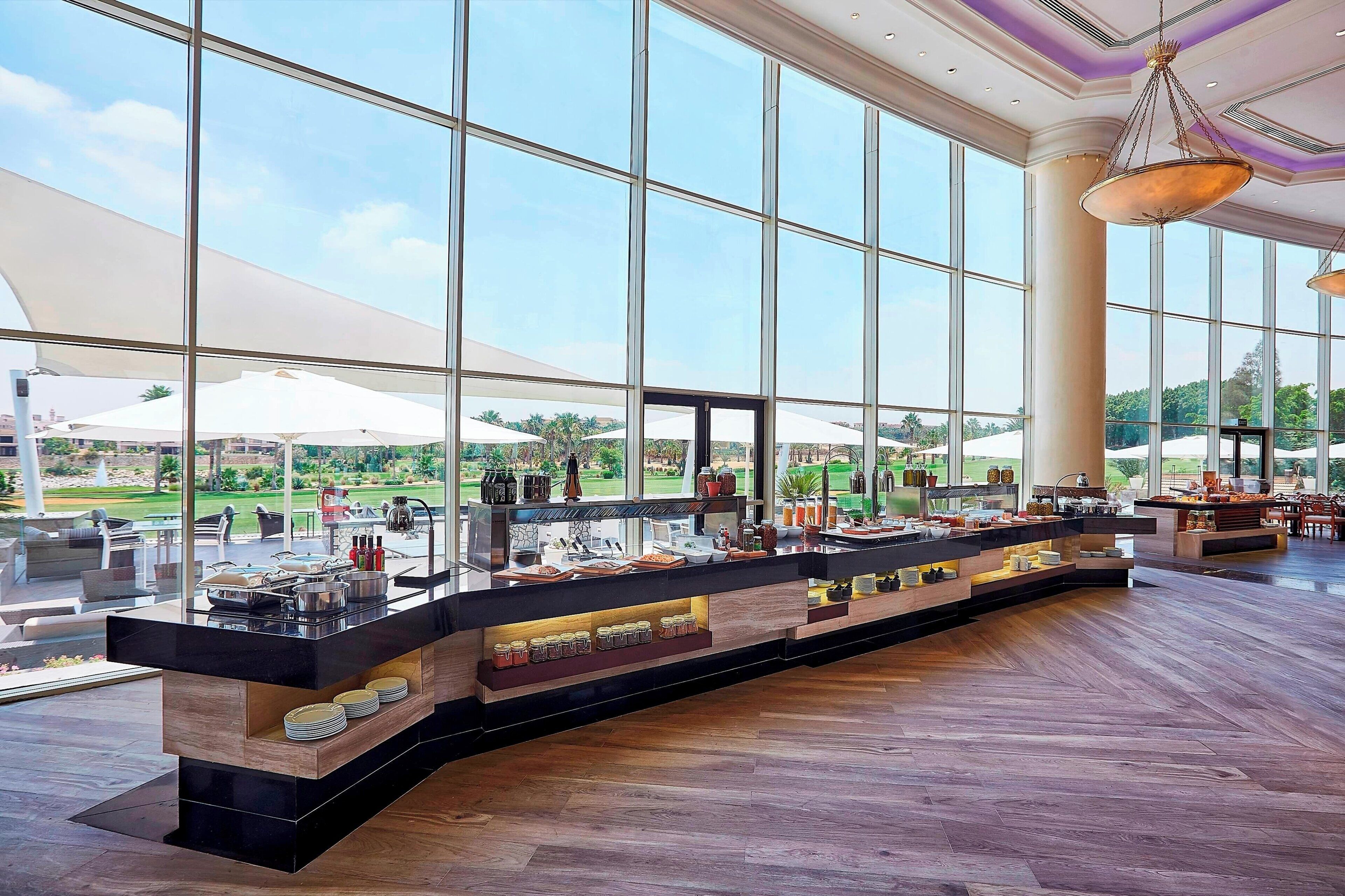 11 restaurants, breakfast, lunch, dinner served; international cuisine 