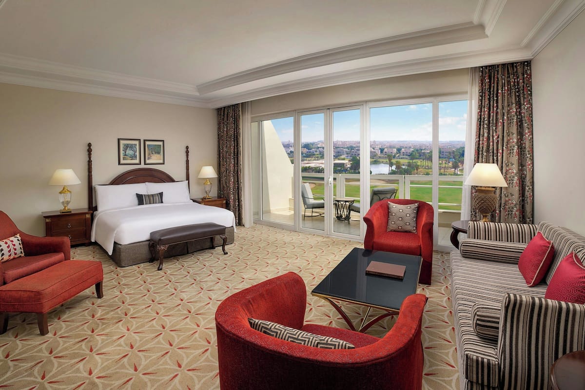 普通套房, 1 張特大雙人床 (Lounge Access, Golf or Beach View) | 舒適加層、迷你吧、客房內保險箱、書桌