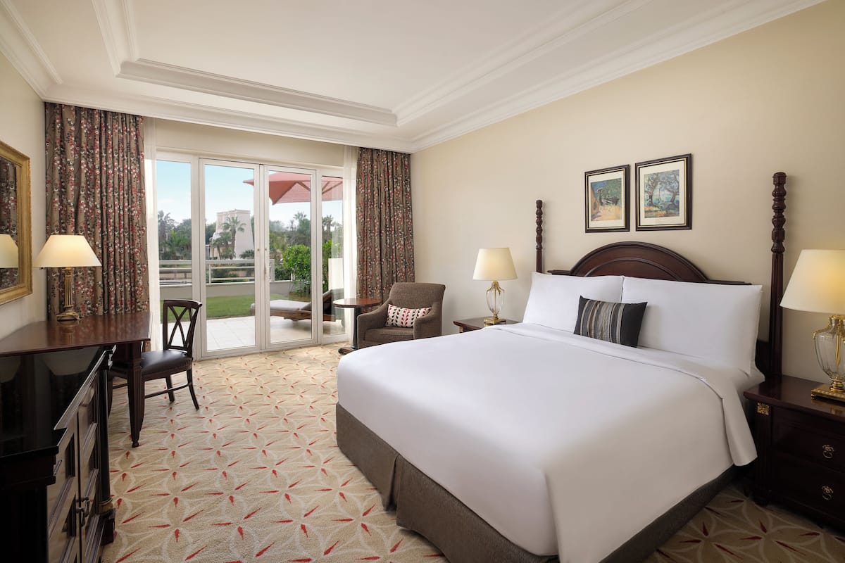 Deluxe Room, 1 King Bed, Garden View, Garden Area | Pillowtop beds, minibar, in-room safe, desk