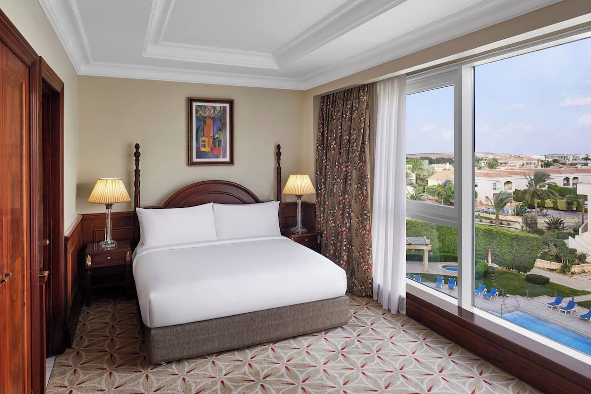 1 bedroom, pillowtop beds, minibar, in-room safe