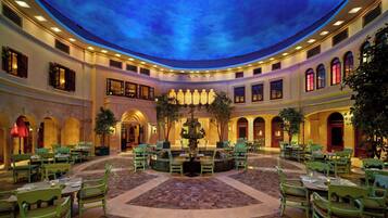 11 restaurants; breakfast, lunch and dinner served