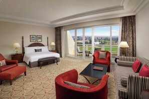 ห้องจูเนียร์สวีท, 1 ห้องนอน (Lounge Access, Golf or Beach View) | เตียงพร้อมฟูกเสริมที่นอน, มินิบาร์, ตู้นิรภัยในห้องพัก, โต๊ะทำงาน